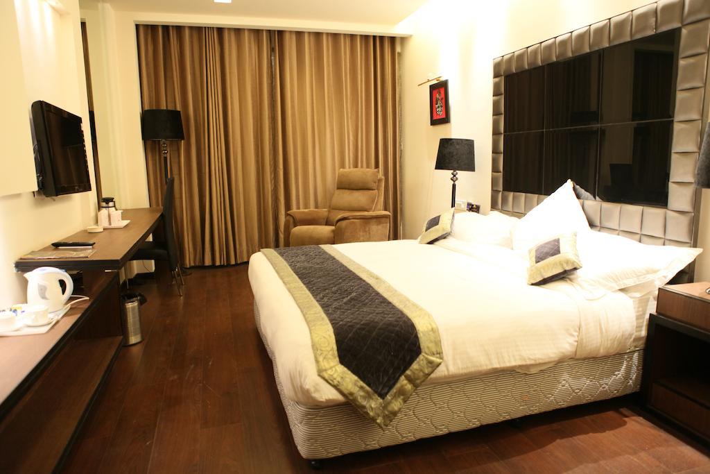 Krome - A - Boutique Hotel มีรัท ห้อง รูปภาพ