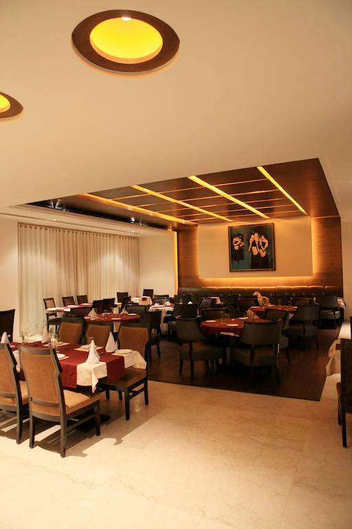 Krome - A - Boutique Hotel มีรัท ภายนอก รูปภาพ