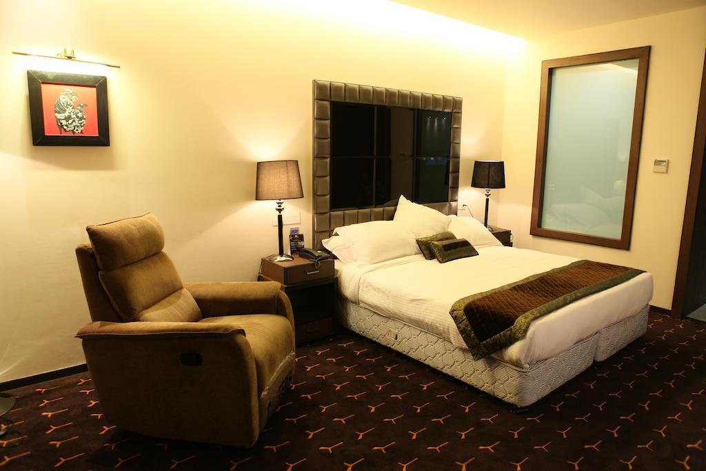 Krome - A - Boutique Hotel มีรัท ภายนอก รูปภาพ