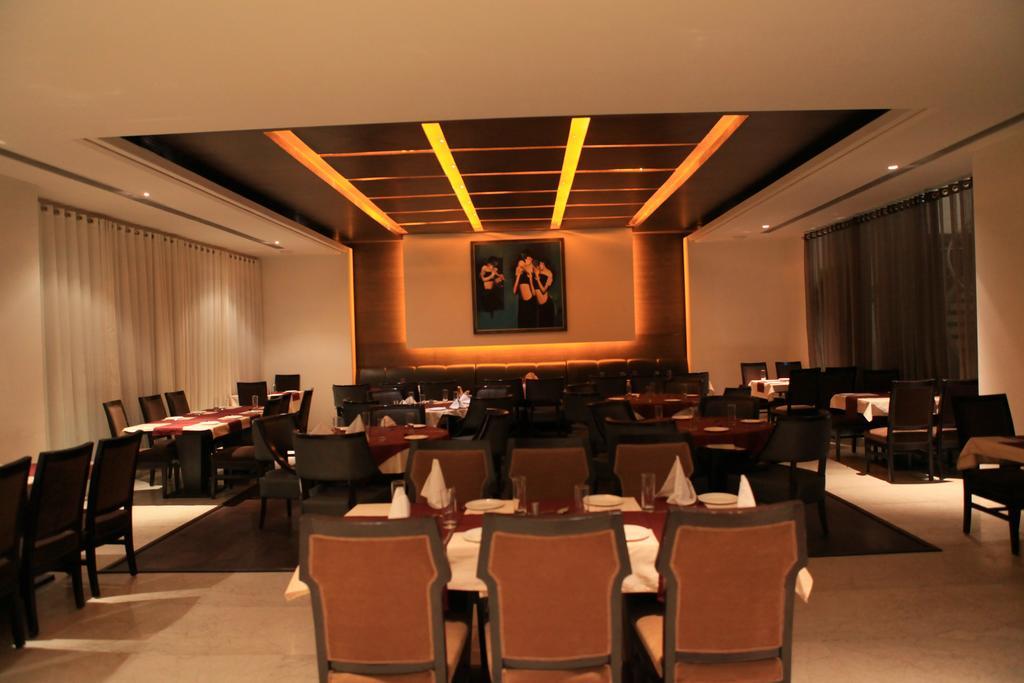 Krome - A - Boutique Hotel มีรัท ภายนอก รูปภาพ